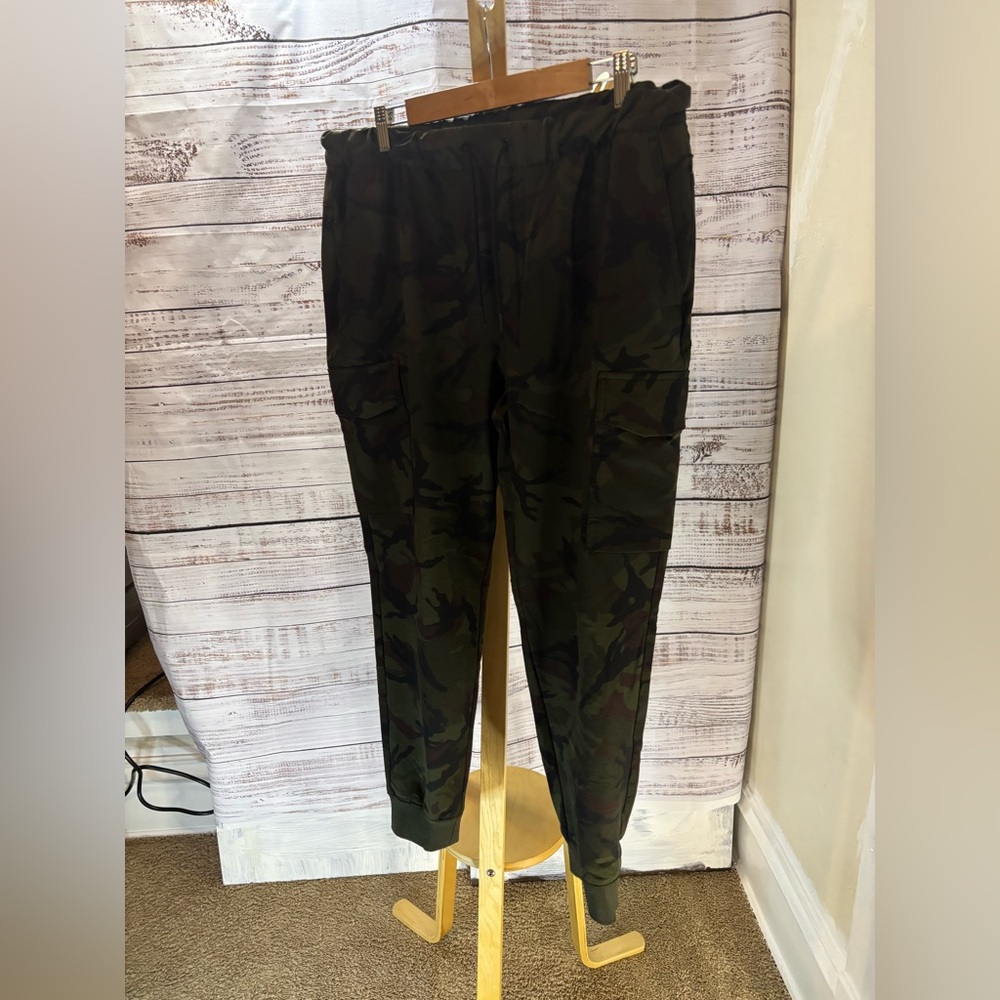 Old Navy StretchTech Cargo Jogger Pants Men’s L | Dark Camo | Drawstring